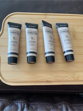 (NWT) Bundle of Four Full Coverage Foundation SPF 15 - Tan